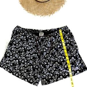 The North Face Board Short style cotton shorts Medium Black pattern